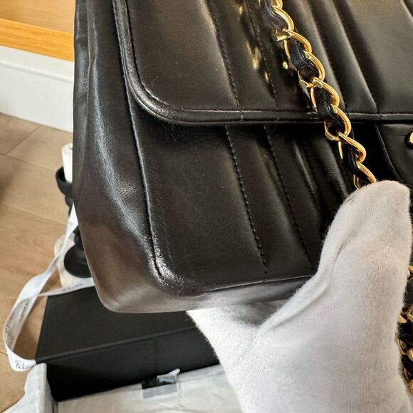 Chanel vintage classic medium vertical flap black lambskin 24k plated hardware - Picture 2 of 11